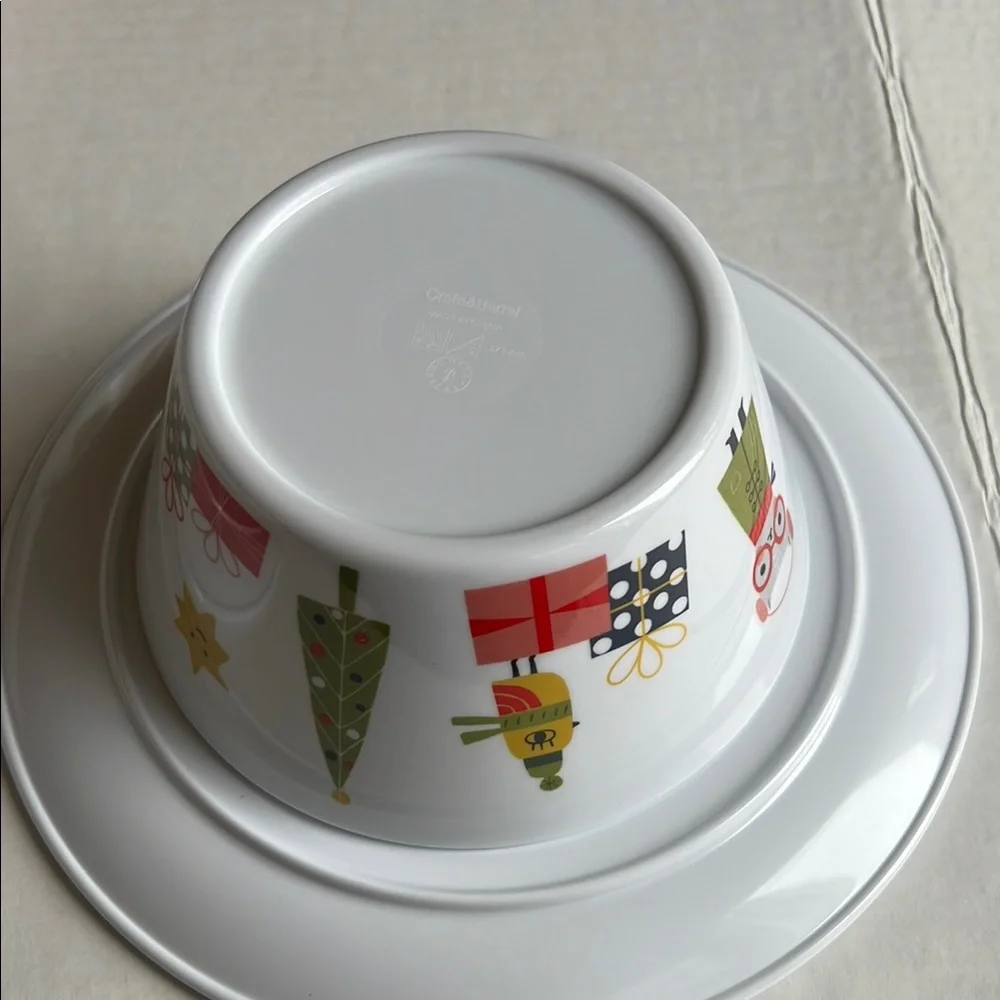 Crate and Barrel Holiday Plate Set
